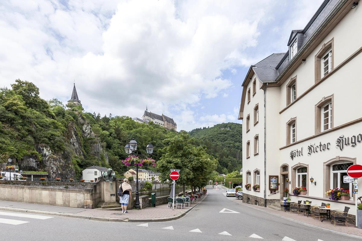 Discover Vianden - Hotel Victor Hugo - A stay in Vianden - View on the  castle